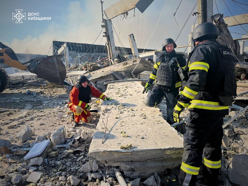 Росіяни атакували Київ та передмістя балістикою, є загиблий і поранені