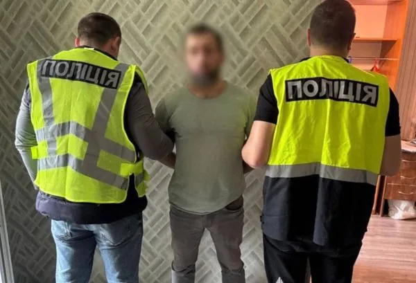 Іноземці з гранатою погрожували перехожому на проспекті Соборності