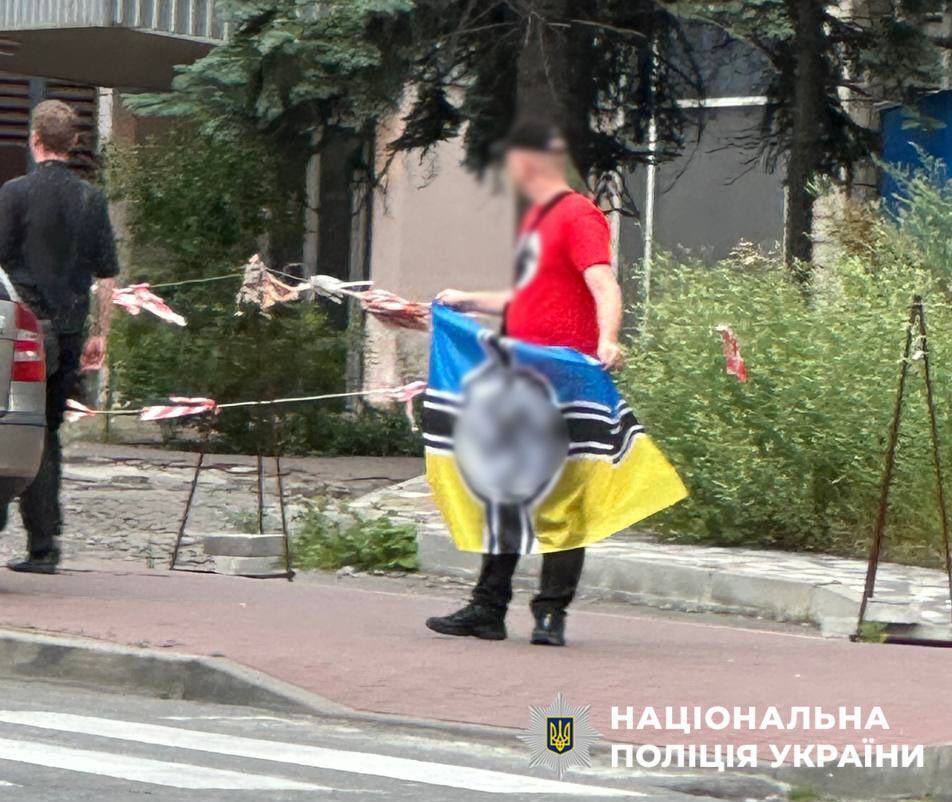 Іноземці з нацистською символікою затримані у Києві