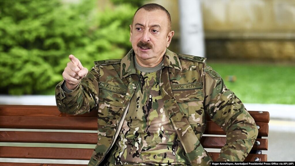 Після перемоги у війні президент Алієв став часто з'являтися у камуфляжі